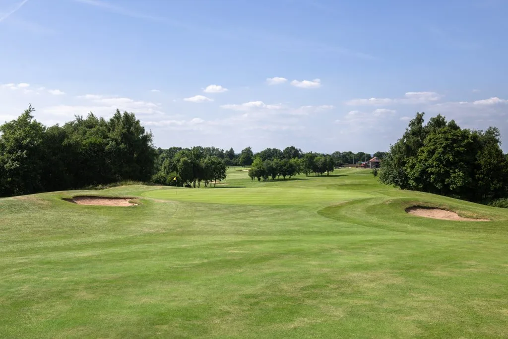 golf hole at a well maintained golf club in bristol